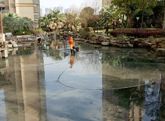 塔河景观池淤泥清理