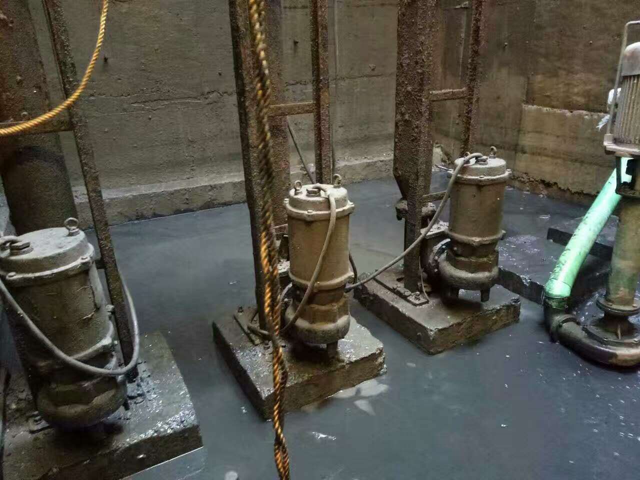 塔河污水池清理